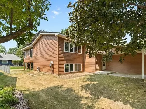 3231 Meadowbrook Ct, Vadnais Heights, MN 55127