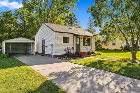 124 W 6th St, New Richmond, WI 54017