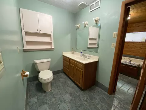Bath - 11381 Hubert Ln, Cold Spring, MN 56320 photo 1 of 6