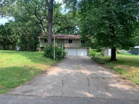 8914 37th St N, Lake Elmo, MN 55042