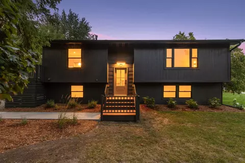 640 Grospoint Ln N, Oakdale, MN 55128