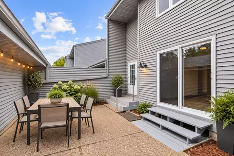 2646 Mackubin St, Roseville, MN 55113