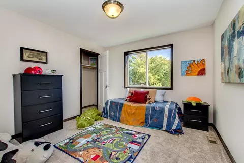 Bedroom - 4972 Oak St, Maple Plain, MN 55359 photo 3 of 4