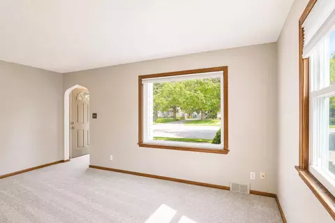 Living - 2102 E Oakland Ave, Austin, MN 55912 photo 2 of 3