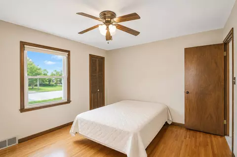 Bedroom - 2102 E Oakland Ave, Austin, MN 55912 photo 2 of 6