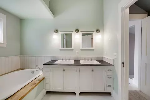 Bath - 311 3rd St, Excelsior, MN 55331 photo 2 of 8