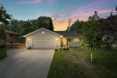 4725 Upland Ln N, Plymouth, MN 55446