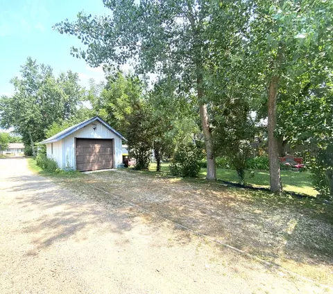 Exterior - 640 11th St, Windom, MN 56101 photo 4 of 7