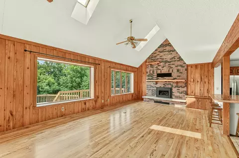 Living - 1007 Sunset Rd, Preston, MN 55965 photo 5 of 8