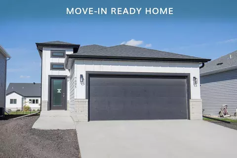 7895 Cottonwood Blvd, Horace, ND 58047