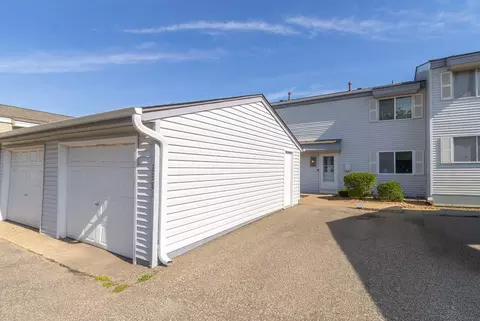 2281 Pond Ave E, Maplewood, MN 55119