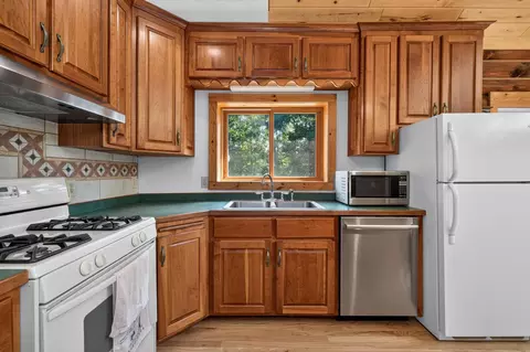 Kitchen - 21169 Firefly Trl, Akeley, MN 56433 photo 1 of 2