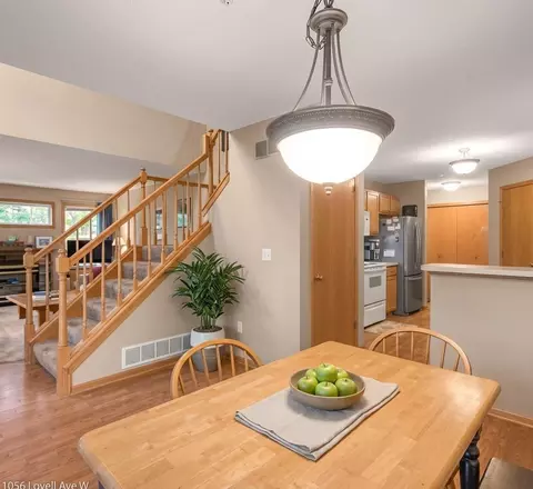 1056 Lovell Ave W, Roseville, MN 55113
