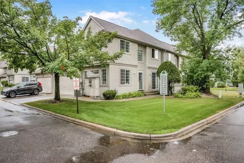 1056 Lovell Ave W, Roseville, MN 55113