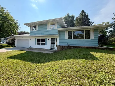 1277 Imperial Ln, New Brighton, MN 55112