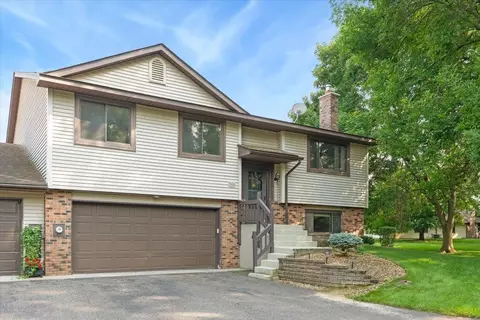 566 Donegal Cir, Shoreview, MN 55126