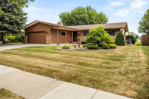 3631 Par St N, Fargo, ND 58102
