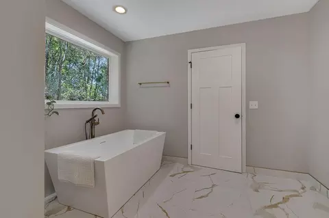 Bath - 3122 Alder Ln, Saint Cloud, MN 56301 photo 4 of 8