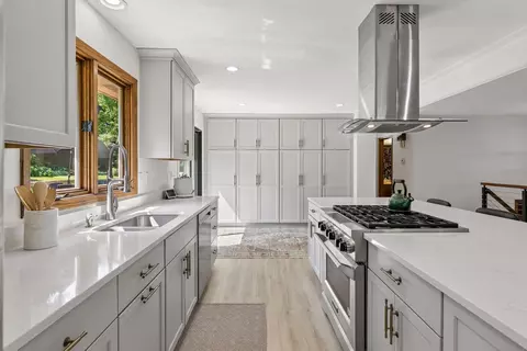 Kitchen - 1544 Mccarthy Rd, Eagan, MN 55121 photo 8 of 14