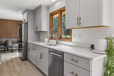 Kitchen - 1544 Mccarthy Rd, Eagan, MN 55121 photo 11 of 14