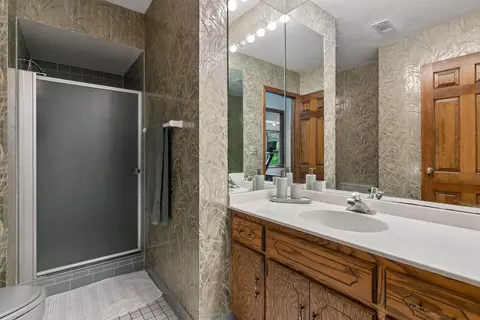 Bath - 1544 Mccarthy Rd, Eagan, MN 55121 photo 4 of 4
