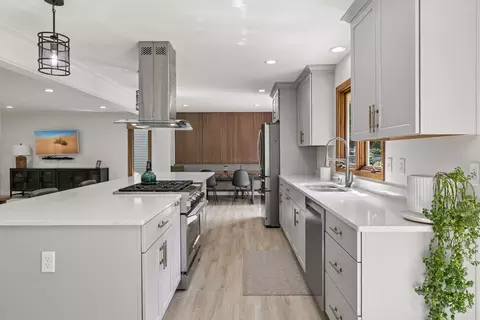 Kitchen - 1544 Mccarthy Rd, Eagan, MN 55121 photo 9 of 14