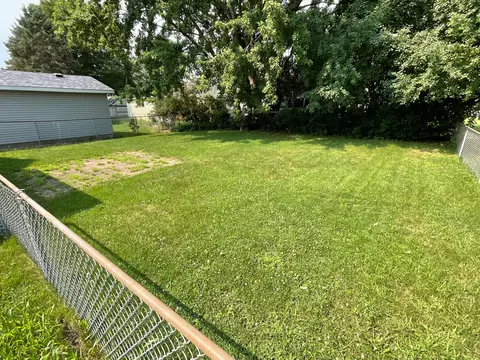 Exterior - 1311 5th St NW, Austin, MN 55912 photo 4 of 5