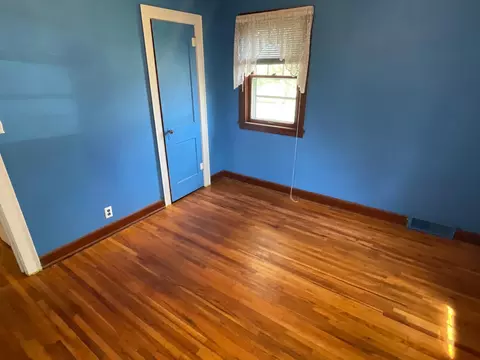 Bedroom - 1311 5th St NW, Austin, MN 55912 photo 2 of 4