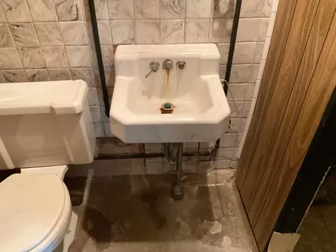 Bath - 1311 5th St NW, Austin, MN 55912 photo 2 of 2