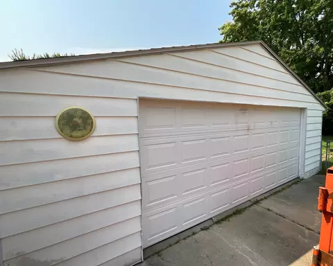 Exterior - 1311 5th St NW, Austin, MN 55912 photo 2 of 5