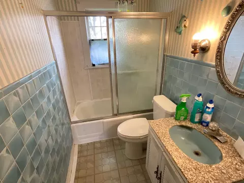 Bath - 1311 5th St NW, Austin, MN 55912 photo 1 of 2