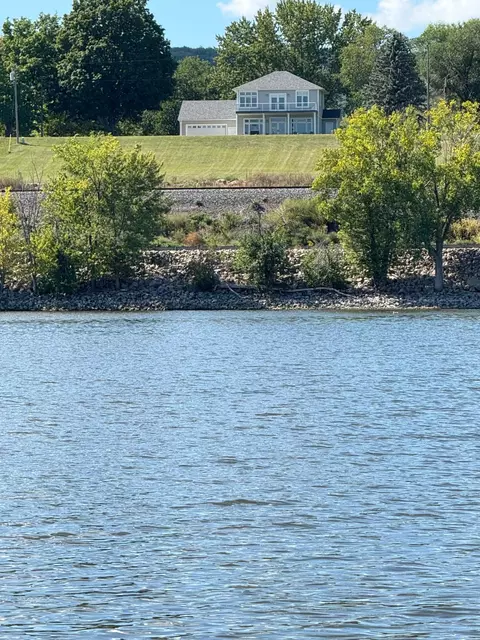 32297 Lakeview Dr, Lake City, MN 55041