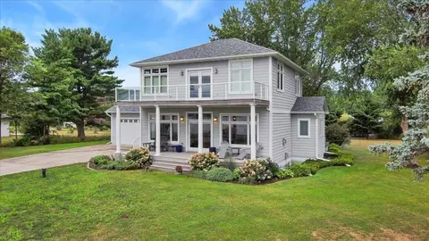 32297 Lakeview Dr, Lake City, MN 55041