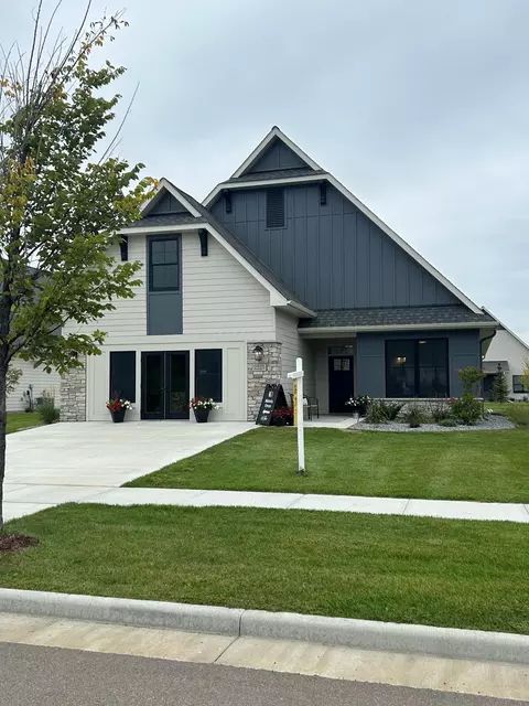 2484 Sydney Ln, Hudson, WI 54016