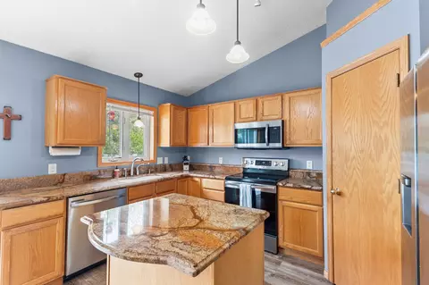 Kitchen - 15712 Crocus Ave W, Rosemount, MN 55068 photo 2 of 3