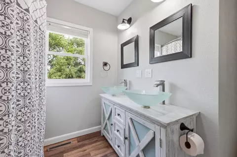 Bath - 811 1st Ave E, Ada, MN 56510 photo 3 of 4