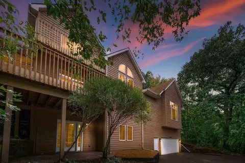 9848 Oak Shore Dr, Lakeville, MN 55044