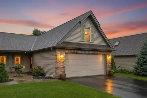 1911 Stone Crk, Hudson, WI 54016