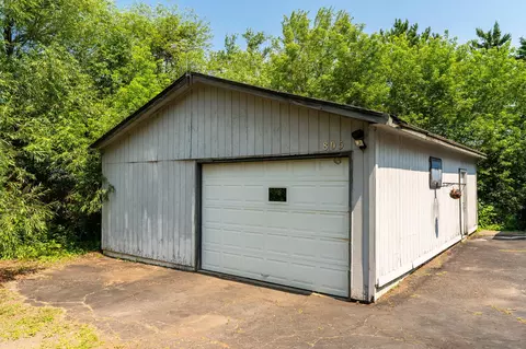 Exterior - 805 W 10th St, Duluth, MN 55806 photo 5 of 9
