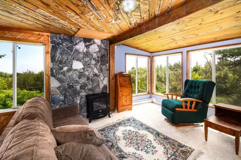 Living - 805 W 10th St, Duluth, MN 55806 photo 2 of 2