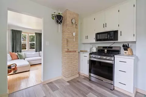 Kitchen - 1302 Eklund Ave, Duluth, MN 55811 photo 4 of 4