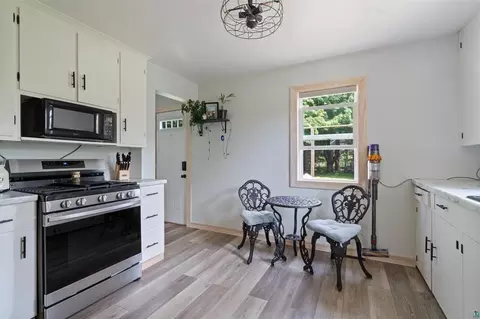 Kitchen - 1302 Eklund Ave, Duluth, MN 55811 photo 2 of 4