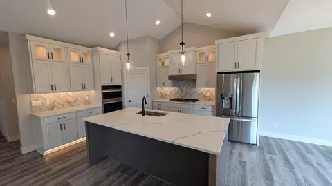 1199 60th St, Hudson, WI 54016