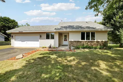 6168 Cougar Trl, North Branch, MN 55056