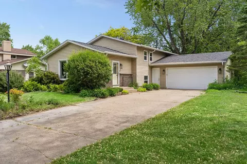 3630 Quaker Ln N, Minneapolis, MN 55441