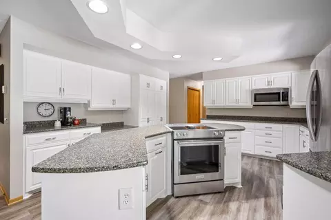 Kitchen - 1400 25th St SE, Saint Cloud, MN 56304 photo 4 of 5