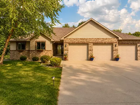 120 Sunburst Cir, Mankato, MN 56001