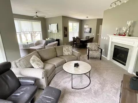Living - 2201 7th St NW #C, Austin, MN 55912 photo 3 of 8