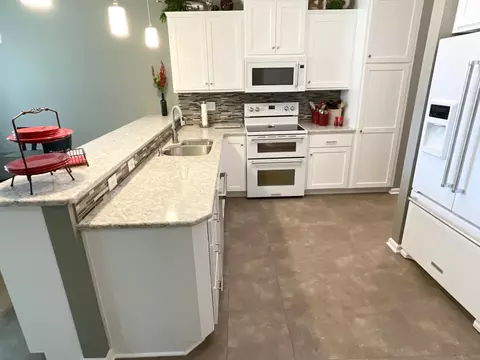 Kitchen - 2201 7th St NW #C, Austin, MN 55912 photo 2 of 5
