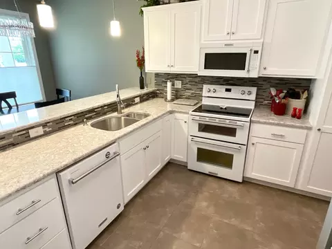 Kitchen - 2201 7th St NW #C, Austin, MN 55912 photo 4 of 5